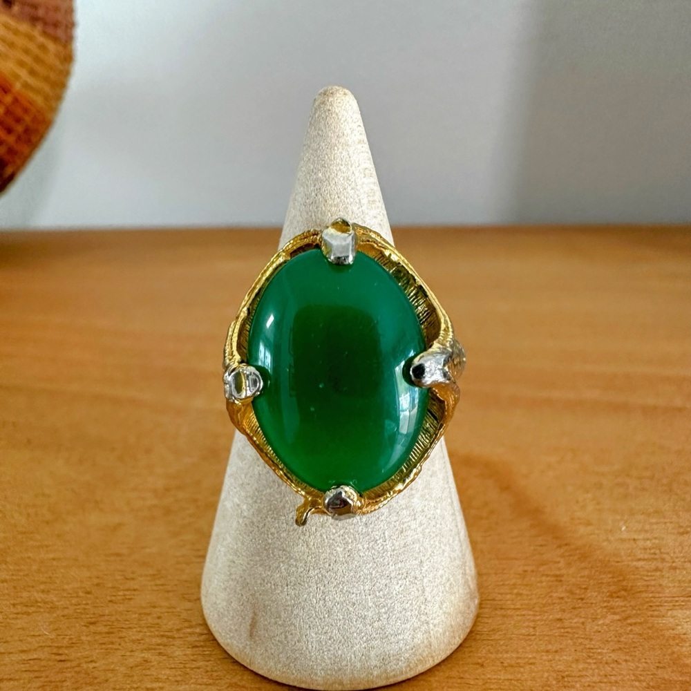 Elegant Green and Gold Ring